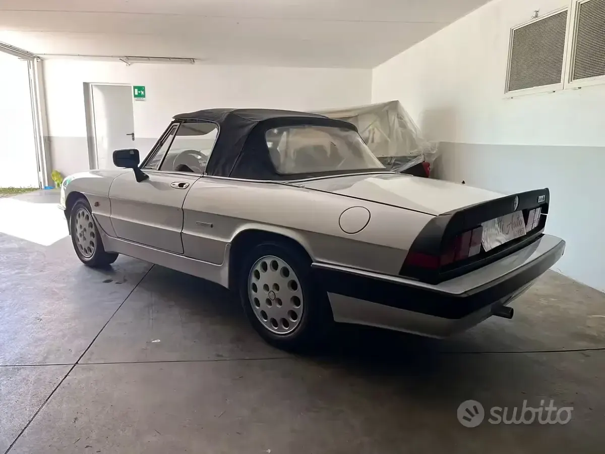 Usata Alfa Romeo Spider Quadrifoglio Verde 125 CV (91 kW) 1989 Argento Cabrio