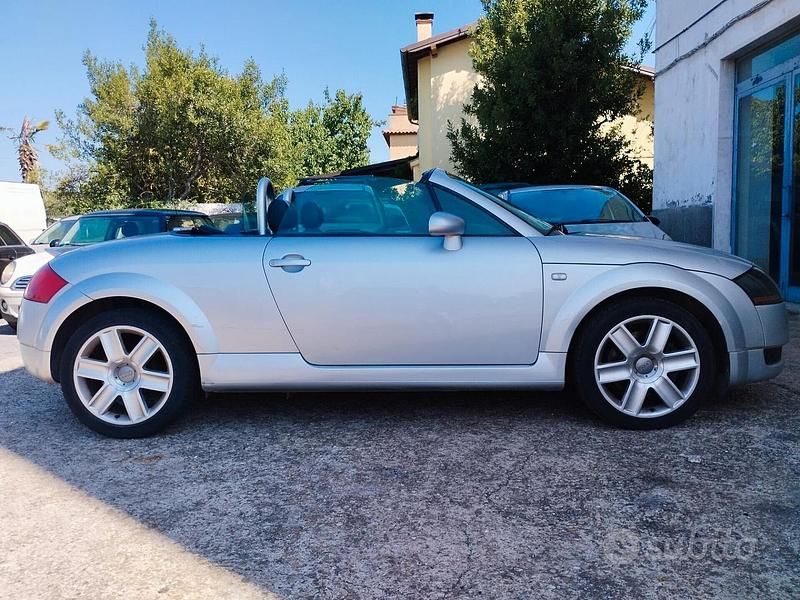 Usata Audi TT Roadster 179 CV (131 kW) 2002 Grigio Cabrio