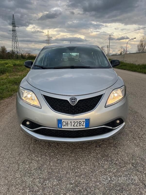 Usata Lancia Ypsilon 80 CV (58 kW) 2020 Grigio Utilitaria