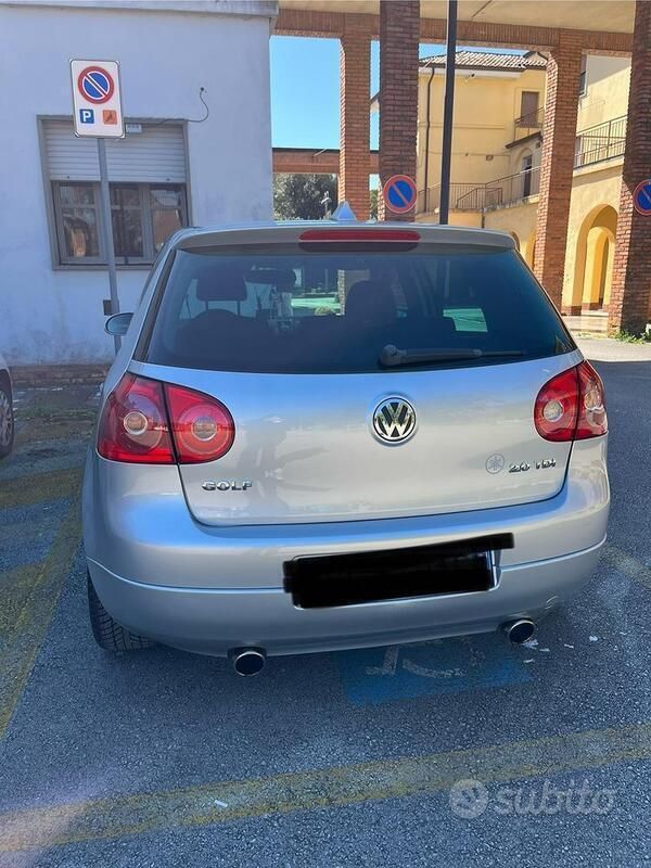 Grigio Usata 2007 VW Golf V GTD Tre volumi | 5000 € (Buon prezzo) - Immagine 1/4