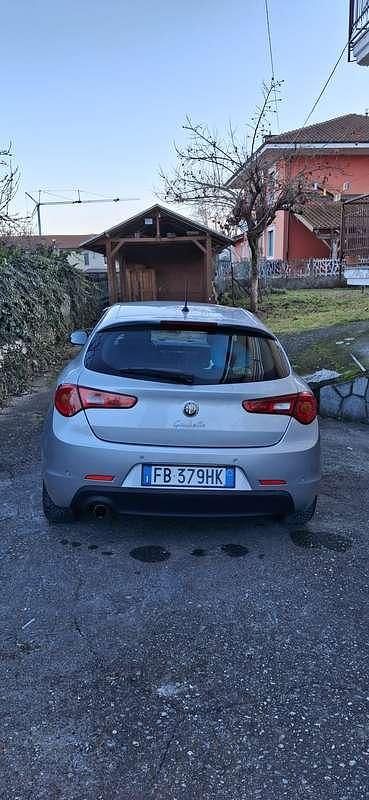 Usata Alfa Romeo Giulietta Distinctive 120 CV (88 kW) 2015 Grigio Utilitaria