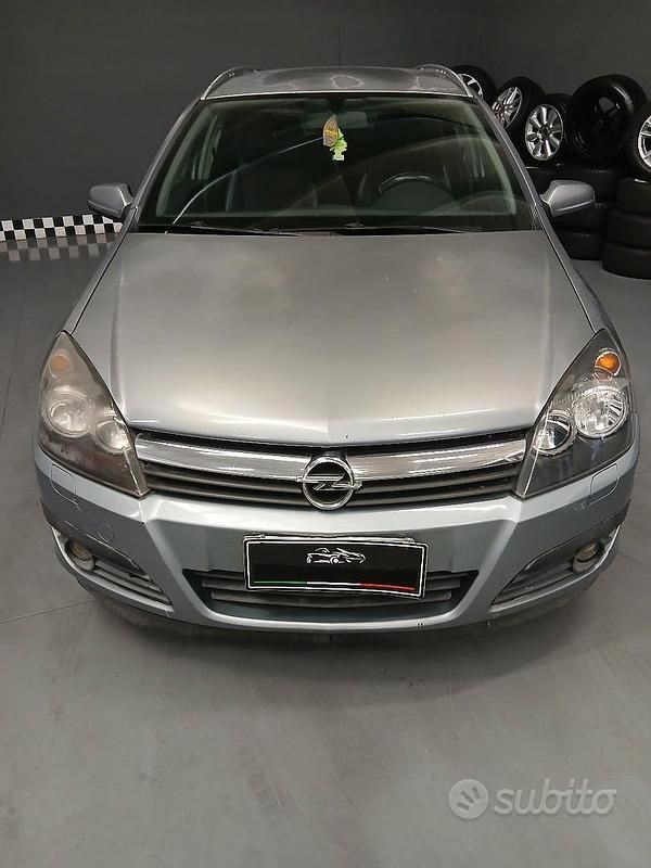 Grigio Usata 2006 Opel Astra Cosmo Station wagon | 900 € (Ottimo prezzo) - Immagine 1/4