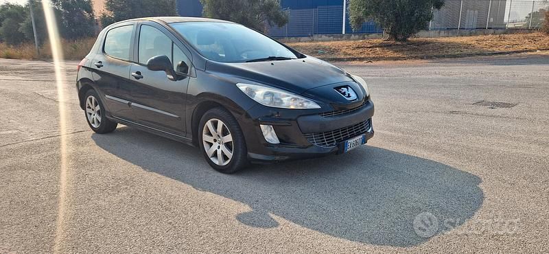 Usata 2009 Peugeot 308 Business-Line Tre volumi | 3600 € (Buon prezzo) - Immagine 1/4