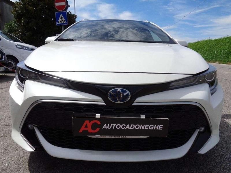 Usata Toyota Corolla Lounge 153 CV (112 kW) 2020 Bianco Station wagon