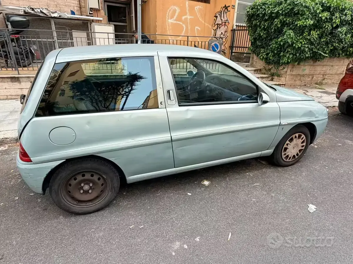 Usata Lancia Ypsilon 60 CV (44 kW) 2001 Verde Utilitaria