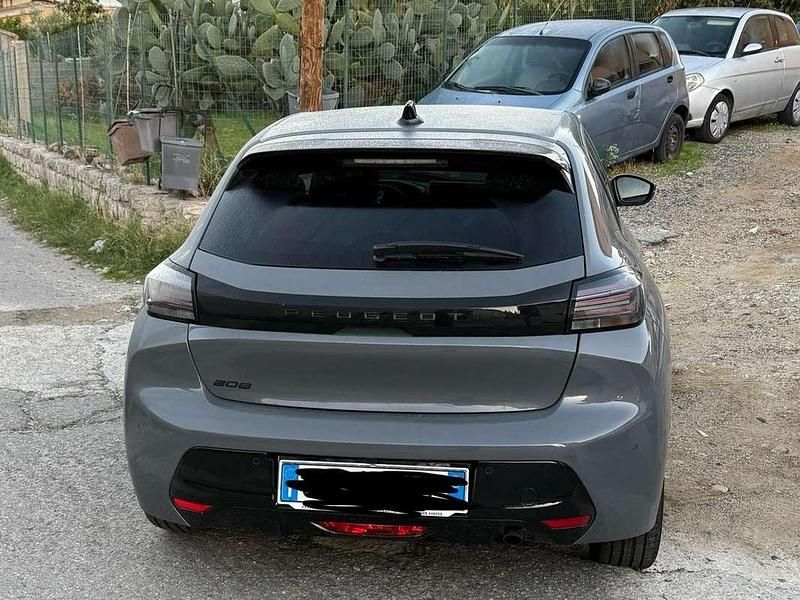 Usata Peugeot 208 Allure 101 CV (74 kW) 2024 Grigio Utilitaria