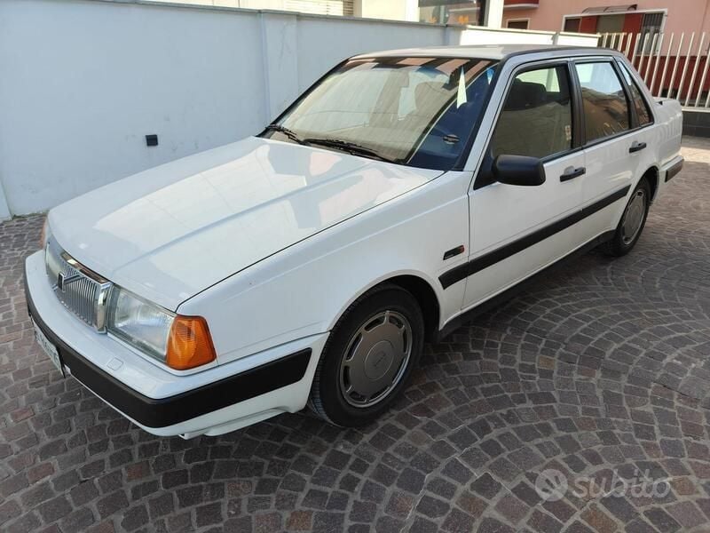 Bianco Usata 1990 Volvo 460 Tre volumi | 5500 € - Immagine 1/4
