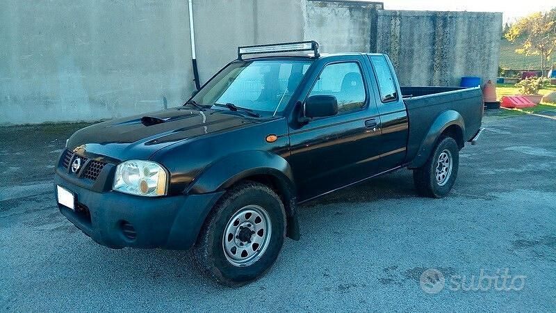 Usata Nissan Navara 133 CV (97 kW) 2002 Nero Pick-up