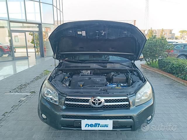 Usata Toyota RAV4 Luxury 177 CV (130 kW) 2006 Grigio SUV