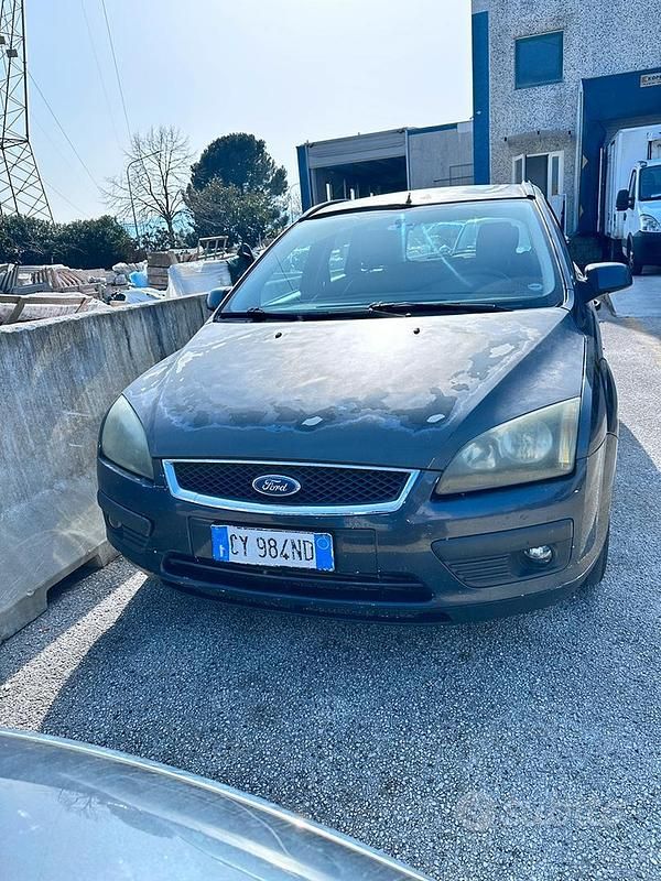 Usata Ford Focus 115 CV (84 kW) 2006 Grigio Station wagon