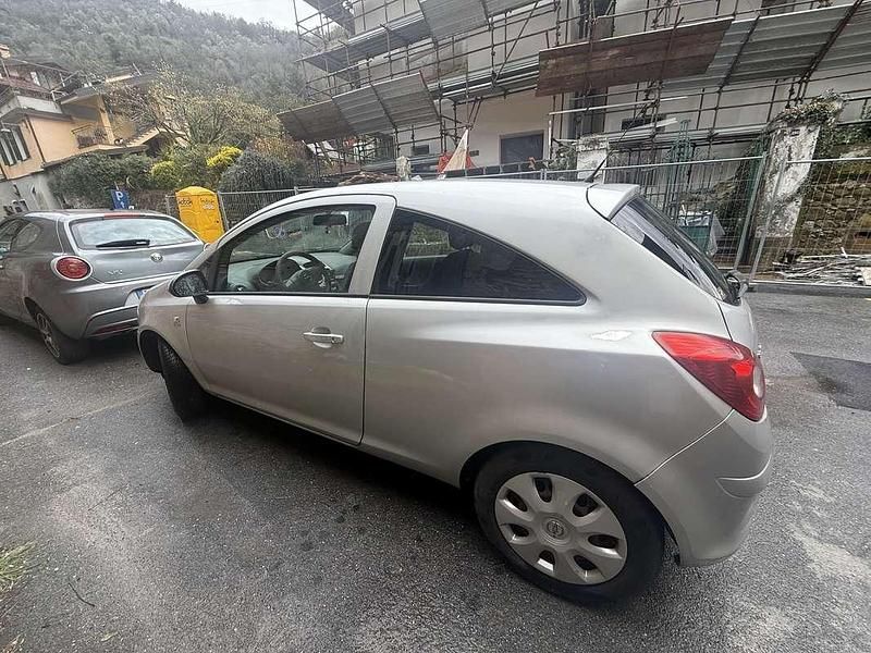 Usado Opel Corsa Enjoy 90 HP (66 kW) 2009 Citadino