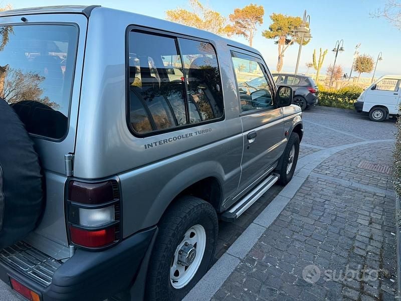 Usata Mitsubishi Pajero 100 CV (73 kW) 1996 Grigio SUV