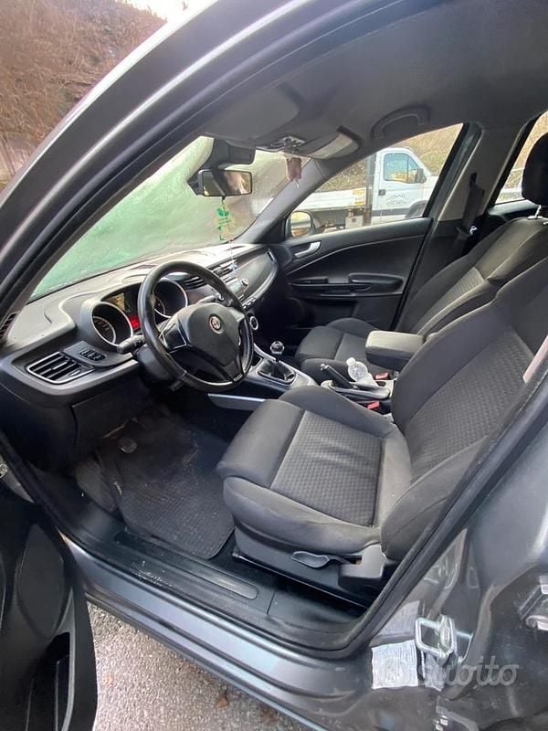 Usata Alfa Romeo Giulietta 109 CV (80 kW) 2013 Grigio Utilitaria