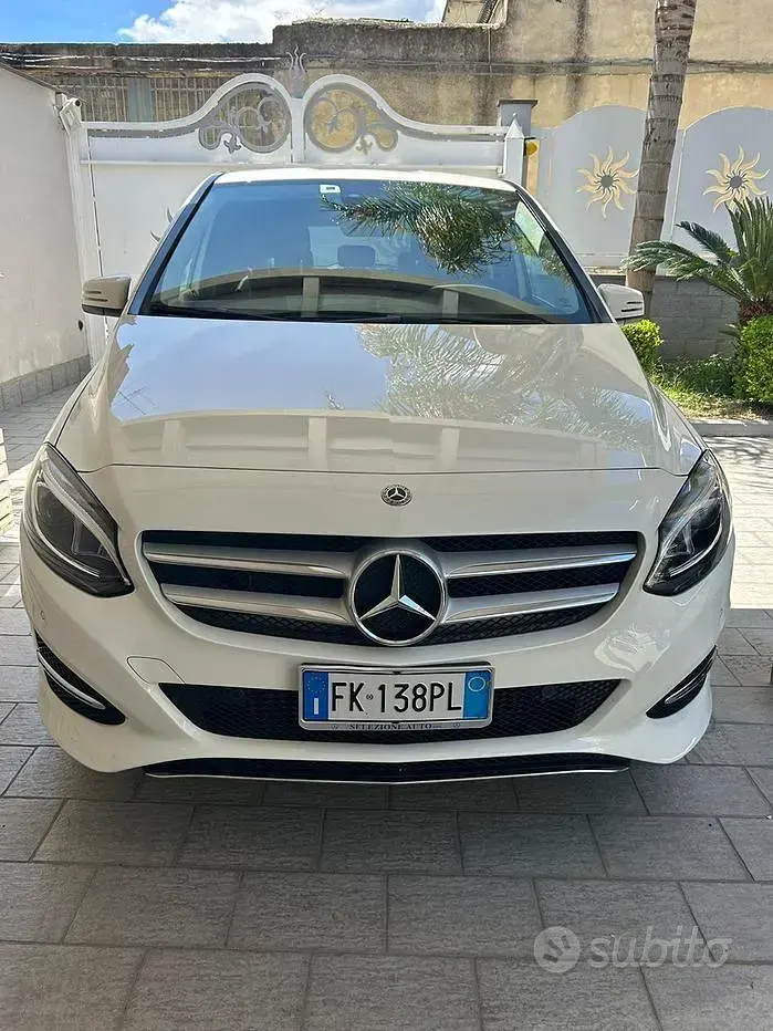 Usata Mercedes B180 109 CV (80 kW) 2017 Bianco Utilitaria