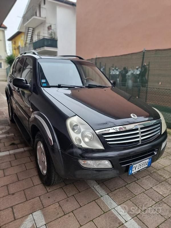 Nero Usata 2005 Ssangyong (KGM) Rexton SUV | 2400 € (Buon prezzo) - Immagine 1/4