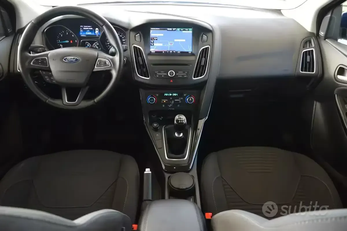 Usata Ford Focus Titanium 120 CV (88 kW) 2016 Blu Berlina