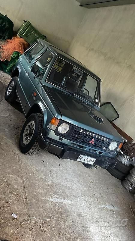 Usata Mitsubishi Pajero 100 CV (73 kW) 1992 Grigio SUV