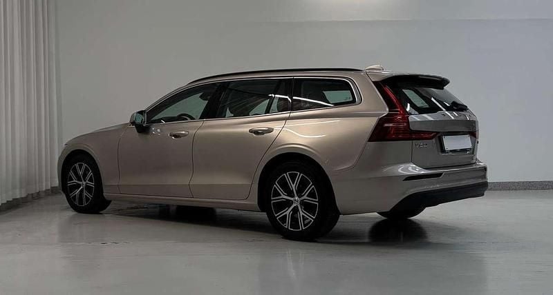 Usata Volvo V60 Core 197 CV (144 kW) 2023 Bright dusk met. Station wagon