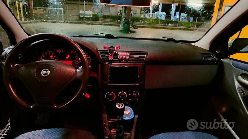 Usata Fiat Stilo 103 CV (75 kW) 2003 Grigio Utilitaria