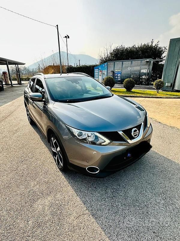 Usata Nissan Qashqai Tekna 110 CV (80 kW) 2015 Grigio SUV