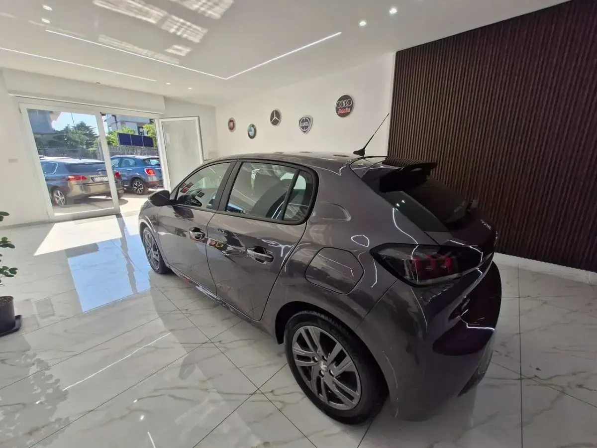Usata Peugeot 208 Allure 75 CV (55 kW) 2021 Grigio Utilitaria