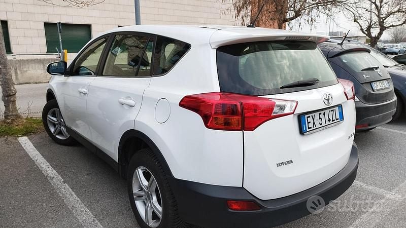 Begagnad Toyota RAV4 143 HK (105 kW) 2015 Vit SUV