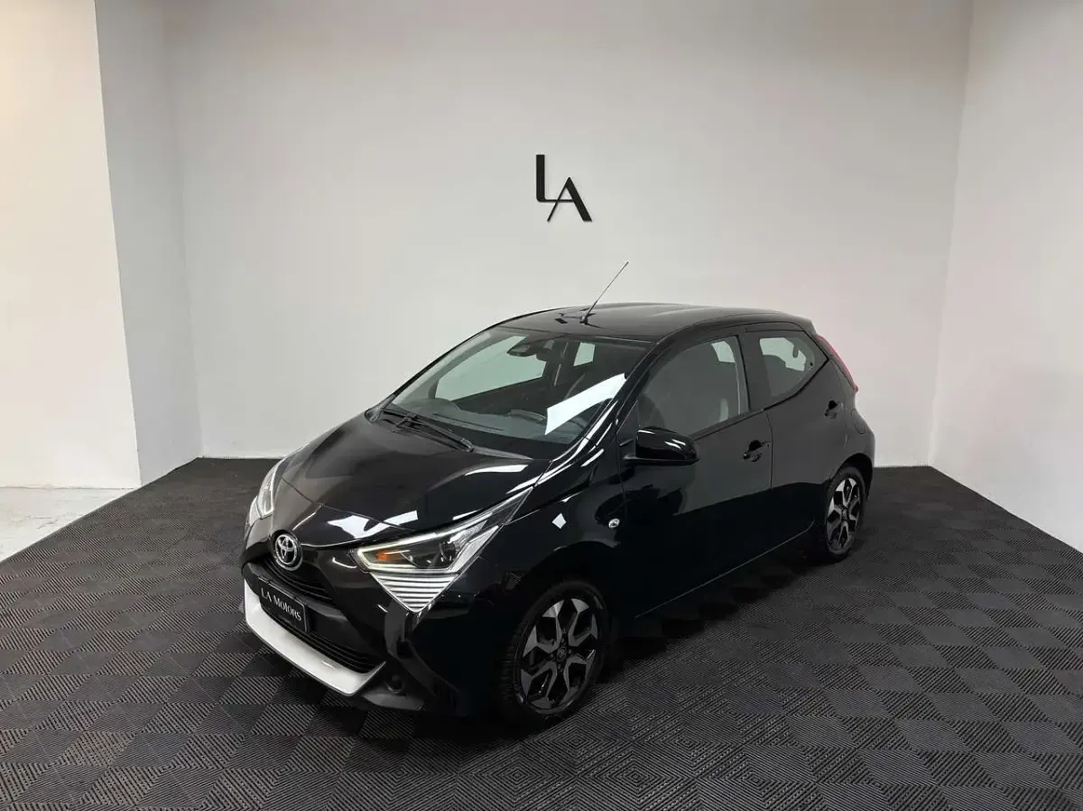 Usata Toyota Aygo X-play 72 CV (52 kW) 2020 Nero Utilitaria