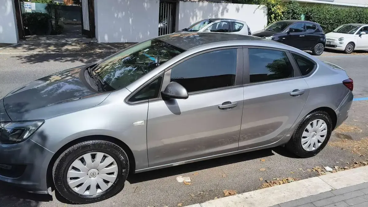 Usata Opel Astra S 110 CV (80 kW) 2014 Berlina