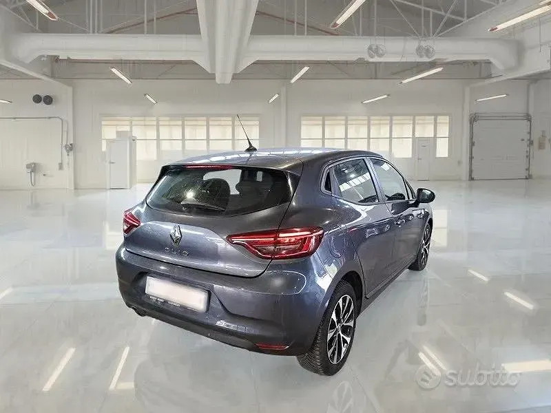 Usata Renault Clio V Business 91 CV (66 kW) 2022 Grigio Berlina