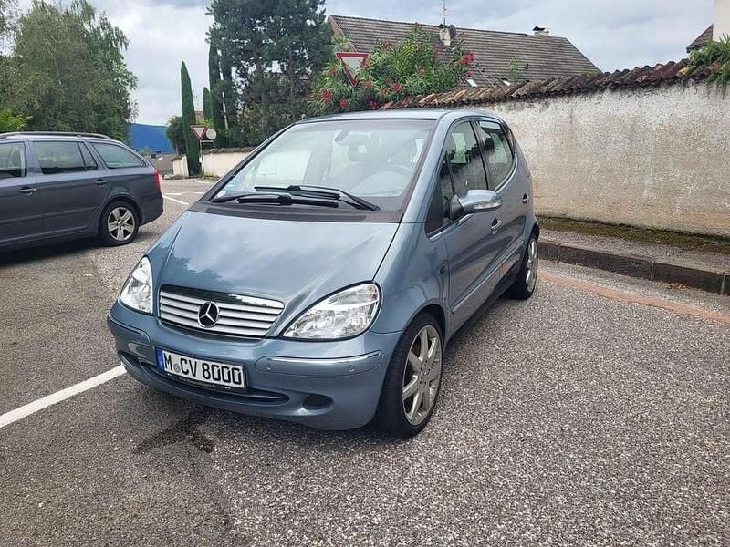 Usata 2004 Mercedes A190 Elegance Tre volumi | 3950 € - Immagine 1/4
