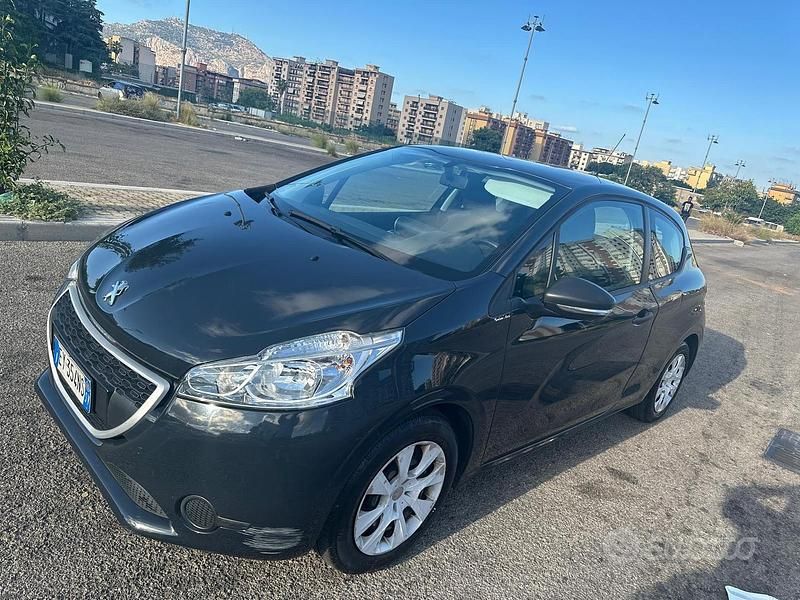 Usata Peugeot 208 2015 Blu Utilitaria