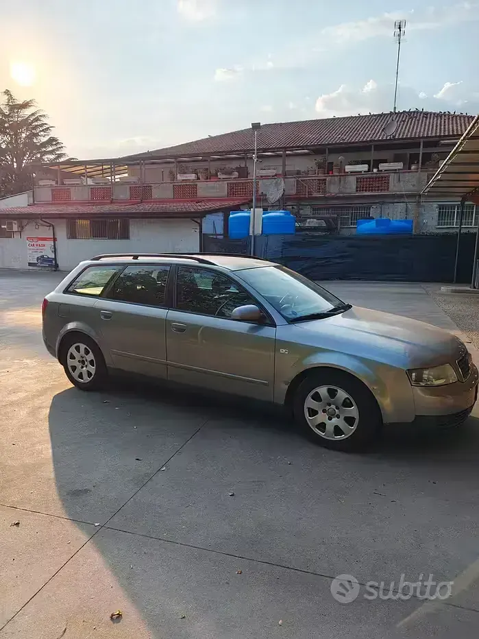 Usata Audi A4 130 CV (95 kW) 2004 Grigio Station wagon