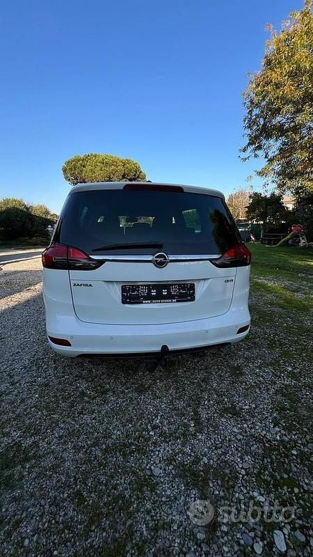 Usata Opel Zafira 2017 Bianco Monovolume