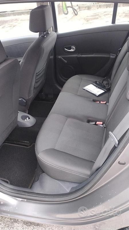 Usata Renault Clio II Dynamique 75 CV (55 kW) 2011 Grigio Berlina