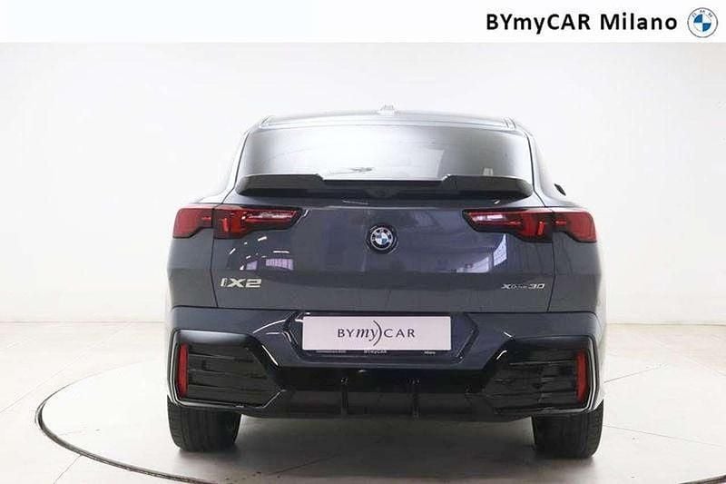 Usata BMW iX2 M Sport 230 kW (313 CV) 2024 Storm bay metallizzato SUV