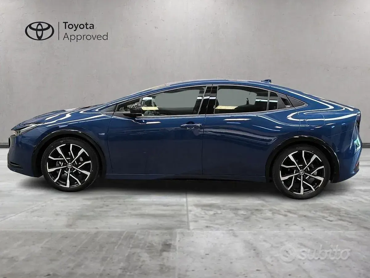 Usata Toyota Prius Lounge 151 CV (111 kW) 2025 Blu Utilitaria