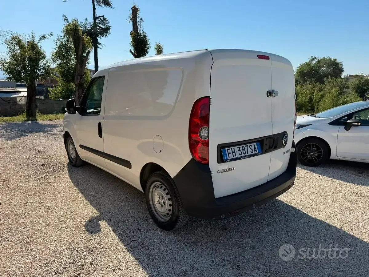 Usata Opel Combo 105 CV (77 kW) 2017 Bianco Monovolume