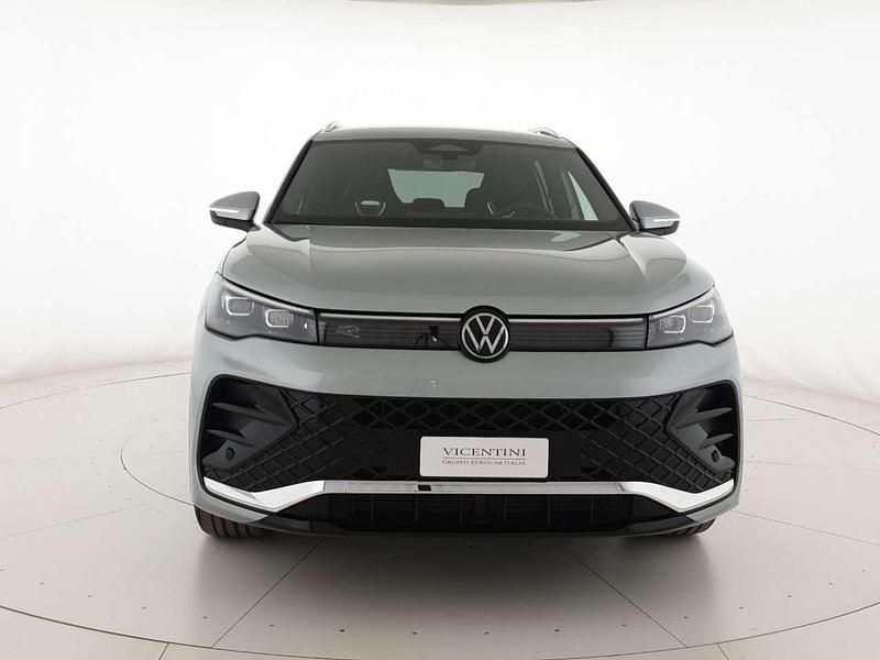 Usata VW Tiguan R-line Plus 150 CV (110 kW) 2025 Dolomite silver metallizzato SUV