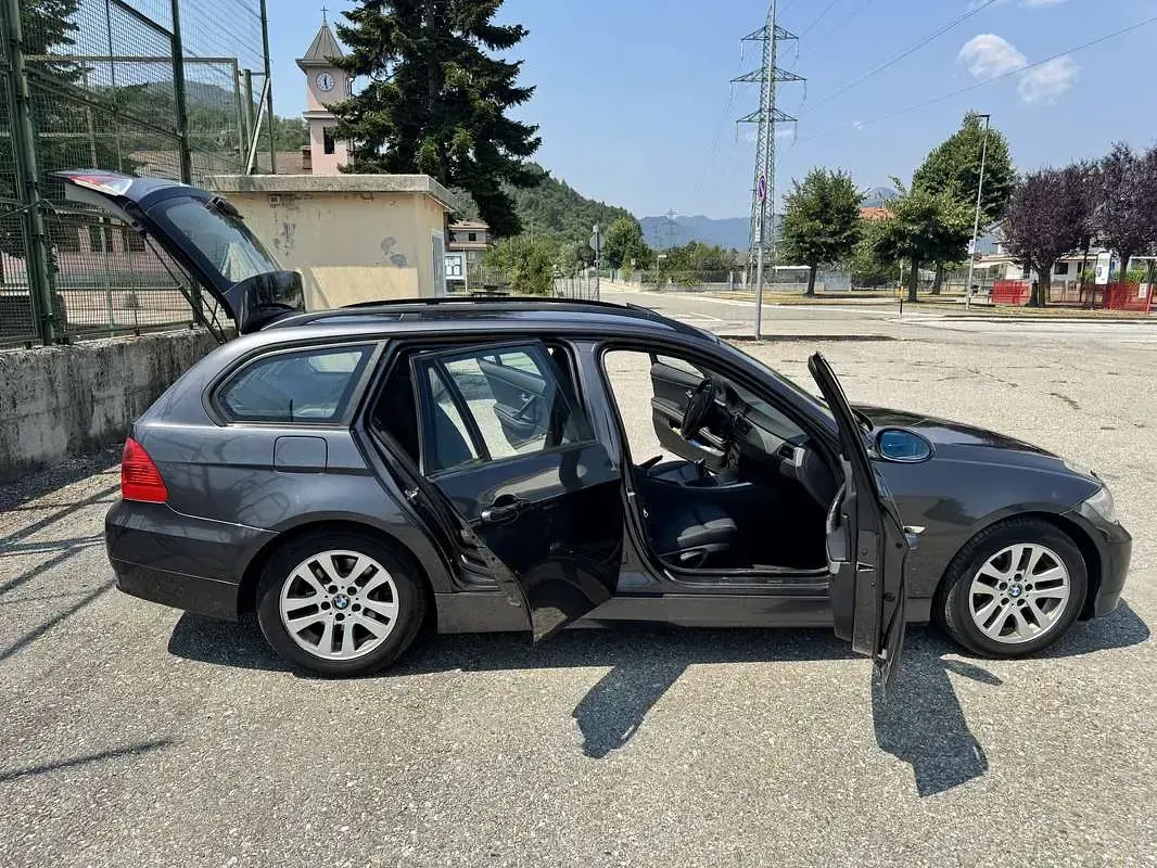 Usata BMW 318 143 CV (105 kW) 2008 Nero Station wagon