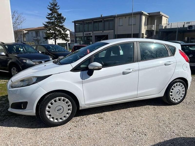 Usata Ford Fiesta Titanium 75 CV (55 kW) 2013 Bianco Utilitaria