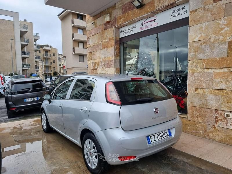 Usata Fiat Punto Lounge 77 CV (56 kW) 2016 Grigio Berlina