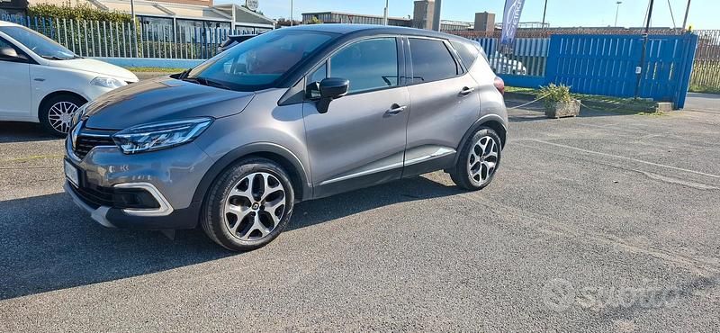 Usata Renault Captur 115 CV (84 kW) 2019 Grigio SUV