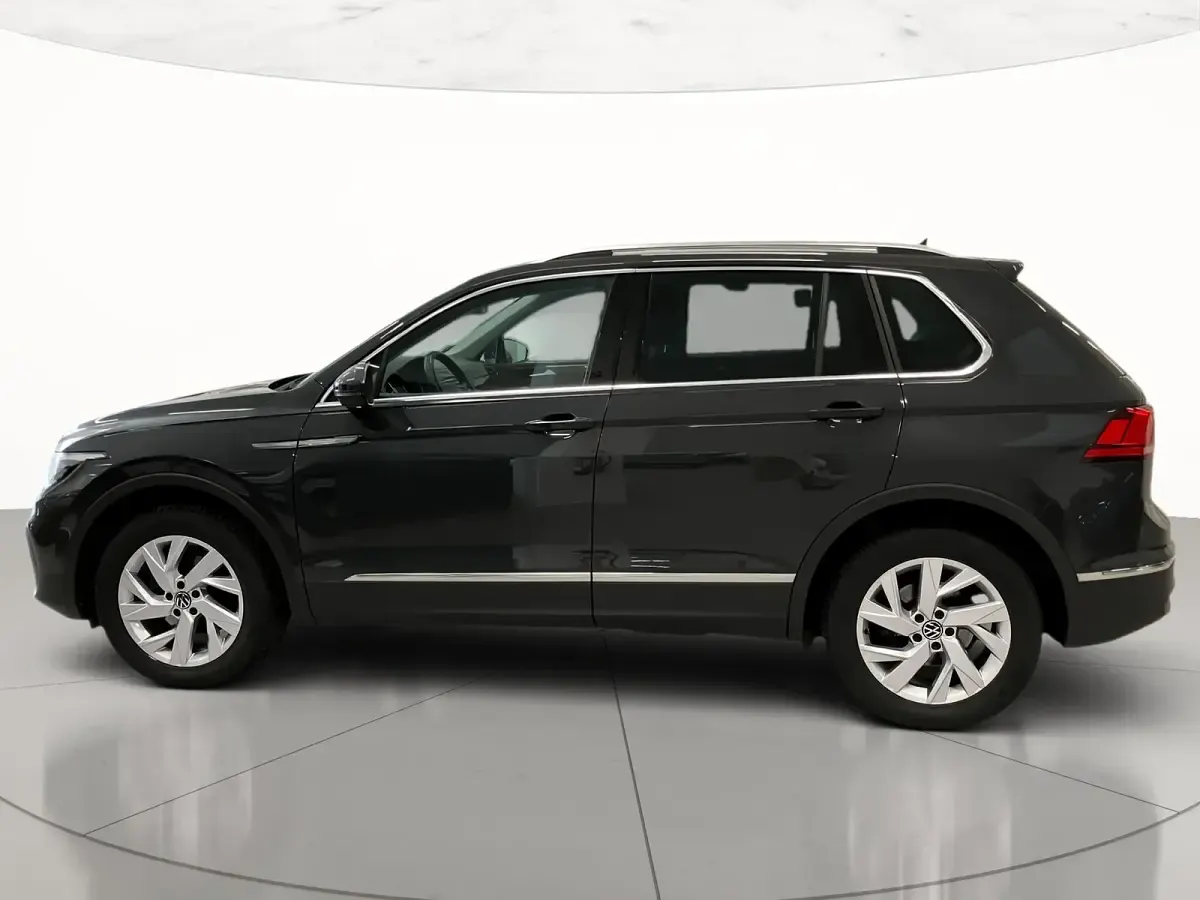 Gebraucht VW Tiguan Life 150 PS (110 kW) 2023 Grau SUV