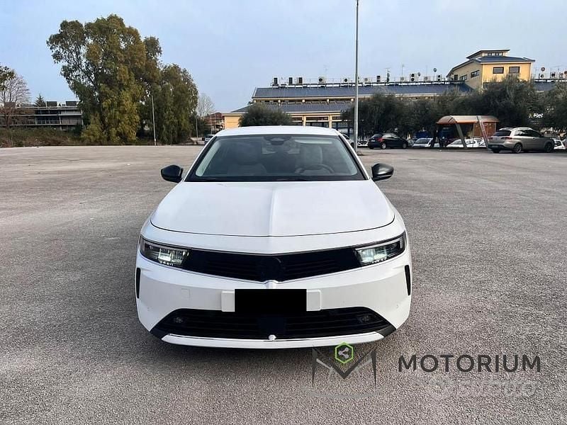 Usata Opel Astra Edition 131 CV (96 kW) 2023 Bianco Berlina