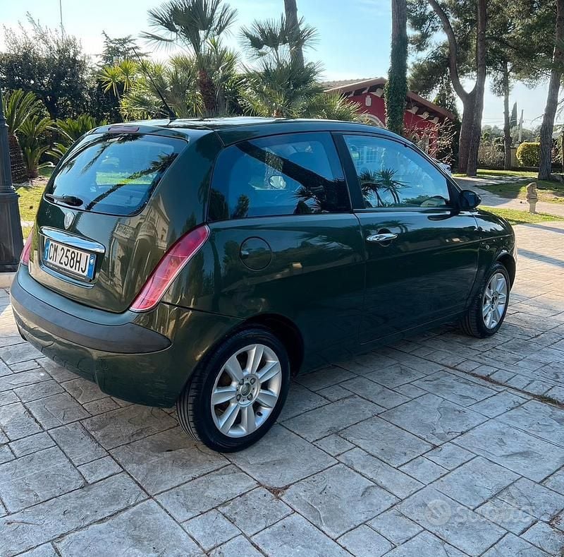 Usata Lancia Ypsilon 70 CV (51 kW) 2004 Utilitaria