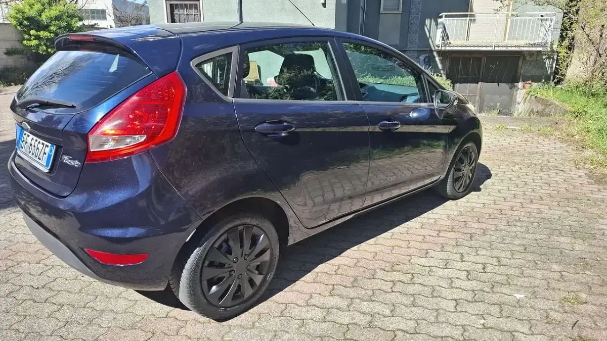 Usata Ford Fiesta 82 CV (60 kW) 2011 Blu/azzurro Berlina