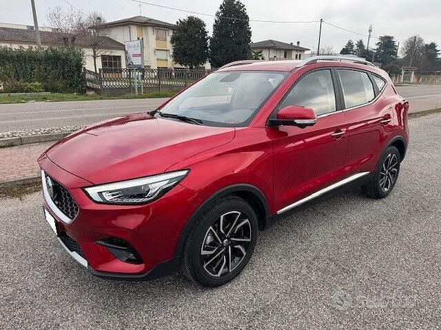 Usata MG ZS Luxury 106 CV (77 kW) 2023 Rosso SUV