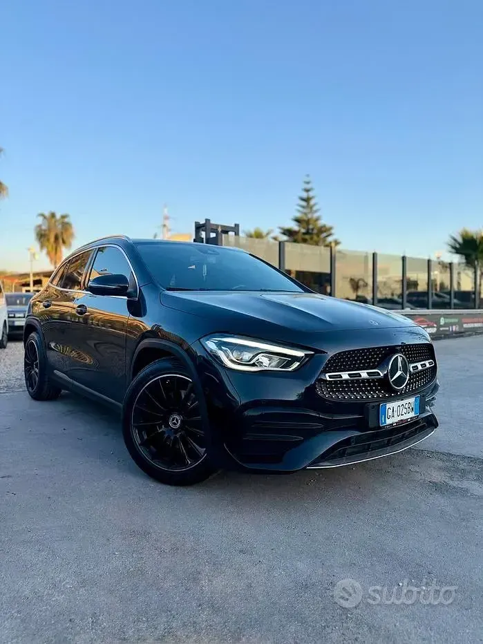 Usata Mercedes GLA200 AMG line 150 CV (110 kW) 2020 Nero SUV