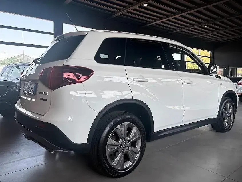 Usata Suzuki Vitara Cool 129 CV (94 kW) 2023 Bianco SUV