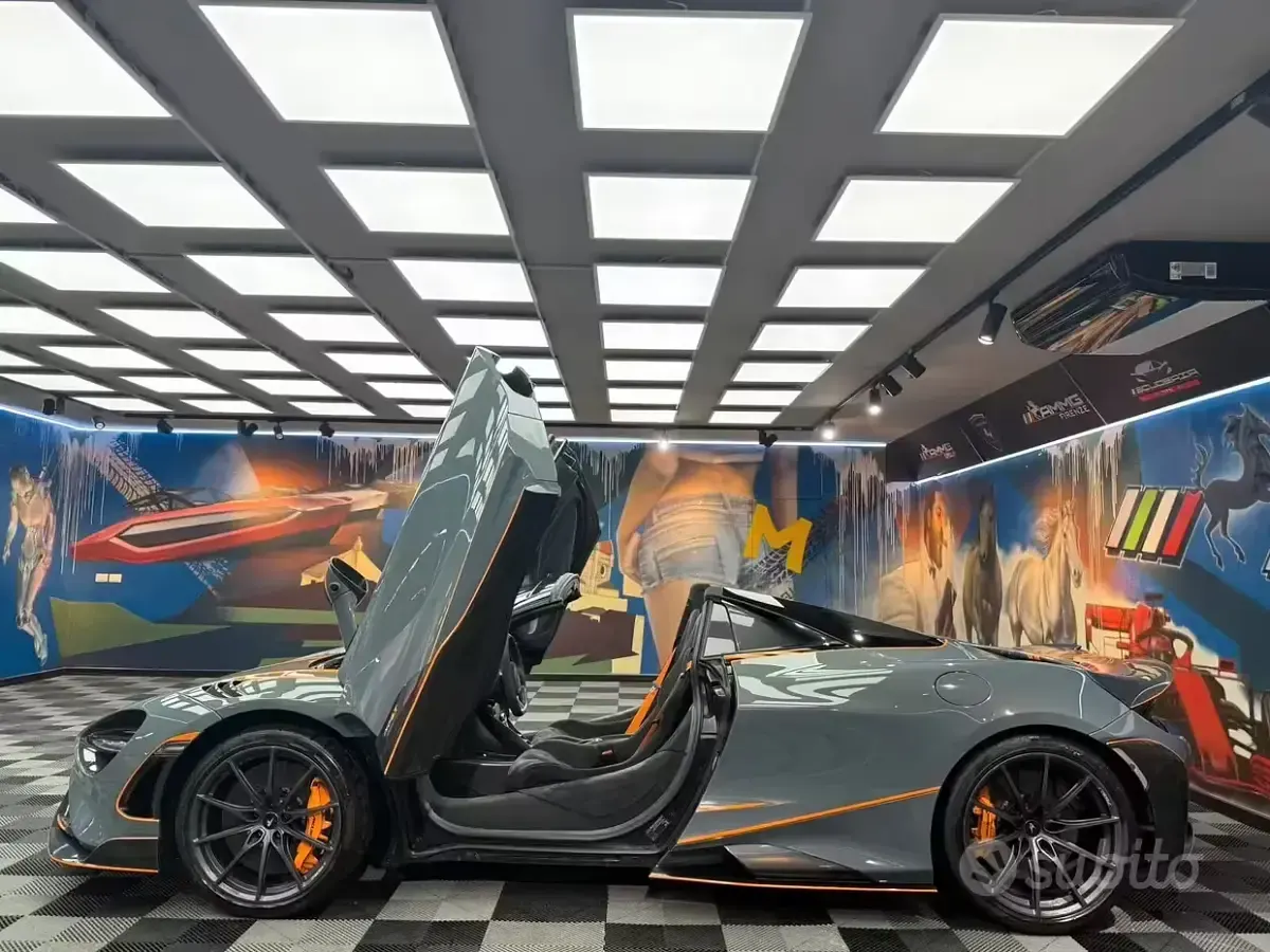 Usata McLaren 765LT 765 CV (562 kW) 2022 Grigio Cabrio
